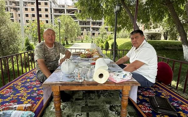 Журналист Нургазы Анаркулов: «Ташиев жумушка таңкы 5те келип, түн оогондо кайтат»