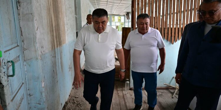 Камчыбек Ташиев: «Өзгөндөгү оорукананын абалы адам ыйлагыдай экен»