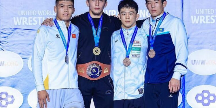 Эркин күрөш (U-20): Адилет Акылбеков дүйнө чемпионатында күмүш медалга ээ болду