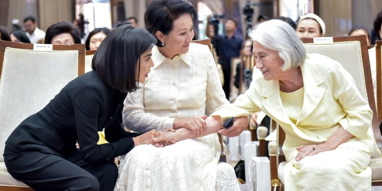 Бишкекте биринчи айымдын катышуусунда өткөн форумда эмнеге өзгөчө көңүл бурулду?