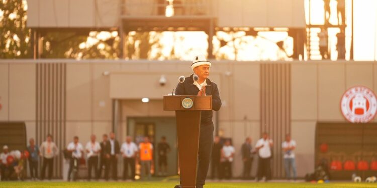 Өзгөн шаарындага Зулпукар Ормонов спорт комплексинин ачылыш аземине 5 миңдей адам келди