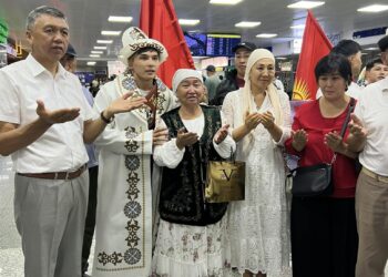 Грек-рим күрөшү боюнча Дүйнө чемпиону болгон Жантөрө Мирзалиев Кыргызстанга кайтып келди (видео)
