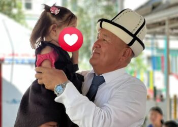 Оштун мэри балдар үйүндөгү Айшадан кабар алып, камкордугуна аларын убадалады