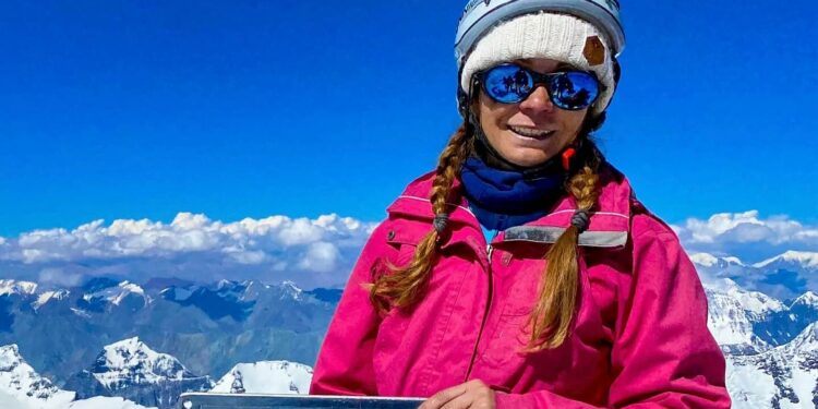 «Дагы эки альпинист байланышка чыкпай калган». Туристтик компания Жеңиш чокусундагы трагедия боюнча маалымат берди