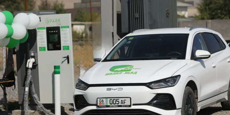 Жалал-Абад шаарында электромобилдер такси кызматын көрсөтө баштады