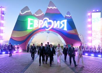 Садыр Жапаров Бишкектеги «Евразия» оюн-зоок паркын ачты (видео)