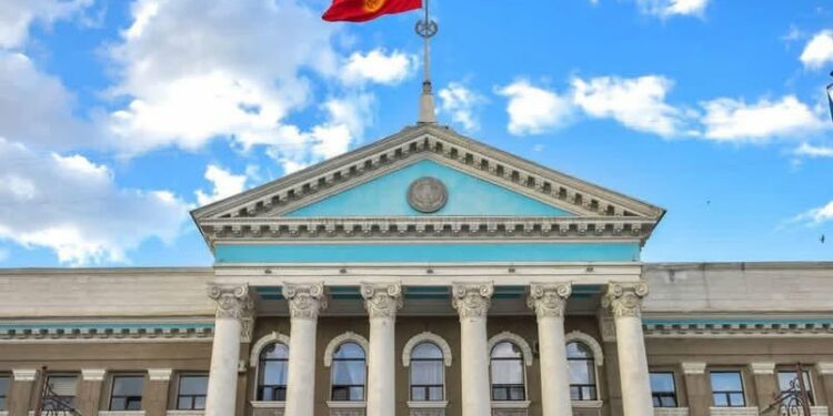 Жаңы окуу жылынын башталышы. Коомдук транспорттун ишин күчөтүү боюнча тапшырмалар берилди