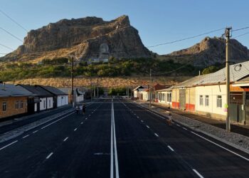 Ошто 60 жылдан кийин асфальт басылган эки көчө пайдаланууга берилди