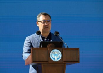 Кумтөр кенинде алтынды жер астынан казуу иштери башталып, иш-чарага Садыр Жапаров катышты