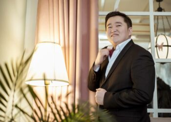 «Мыйзам шайкеш келди». Ырчы Аскат Мусабеков кызынын фамилиясын өзгөрттү