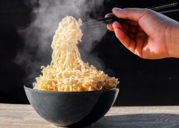 Египетте 13 жаштагы өспүрүм тез бышырылуучу кесмени чийки жеп көз жумду