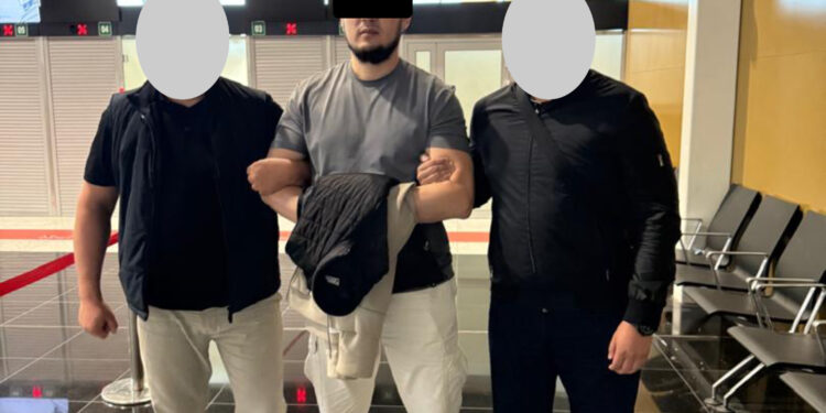 Кара-Суудагы мамлекеттин жер тилкелерин, объекттерин сатууга шектелген жаран Орусияда кармалды