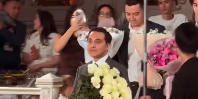 Өмүрбек Текебаевдин уулу үйлөнүп жатканы айтылды