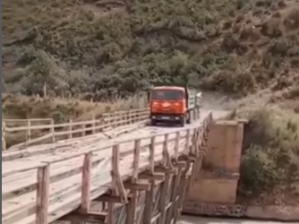 Нарында каза болгон айдоочу. Көпүрө ураган учур видеого түшүп калган