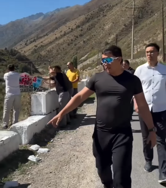 Аламүдүн районунун акими Азамат Эргешов рейд учурунда (видео)