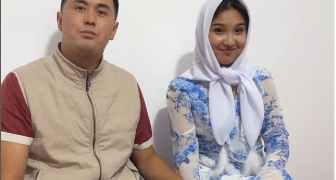 Ырчы Нурайым Акылбекова көшөгөдөгү көз ирмемдери менен бөлүштү