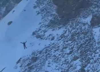Байчечекей чокусунан эки альпинист түшүрүлдү (видео)