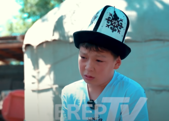 Эки-Нарын көпүрөсүнүн урашы: «Дайыма жанында жүрчүмүн, ошол күнү баргым келбей калып калгам» дейт уулу