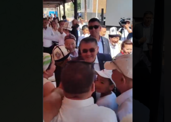 Ошто Ташиевди классташтары жылуу тосуп алышты (видео)