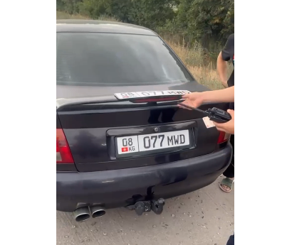 Жасалма номур менен жүргөн айдоочу аныкталды