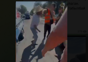 «Коркпо!» Мэр Бишкекте оңдолуп жаткан жолго кирип кеткен киши менен кармашкан жумушчуга жолукту