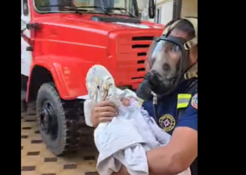 «Бала жакшы элеби?». Ошто көп кабаттуу үйдөн өрт чыкты (видео)