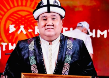 Төкмө акын Мамбеттокто Мамбеторозо уулу 9 жылдан кийин ата-энесине жолукту (видео)