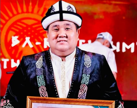 Төкмө акын Мамбеттокто Мамбеторозо уулу 9 жылдан кийин ата-энесине жолукту (видео)