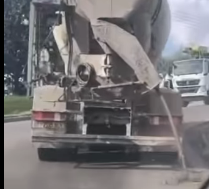 Бишкекте бетонду жолго төккөн айдоочуга айып салынды (видео)