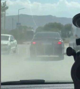 Айдоочулук күбөлүгү жок унаа айдап, жол тескөөчүлөрдөн качкан окуучунун видеосу