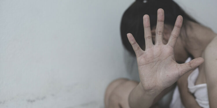 «Интернеттен таанышкан». Ошто 18 жаштагы кыз зордукталганын билдирди