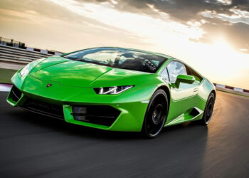 Ысык-Көлдөн жол эрежесин бузган Lamborghini Бишкекте кармалды