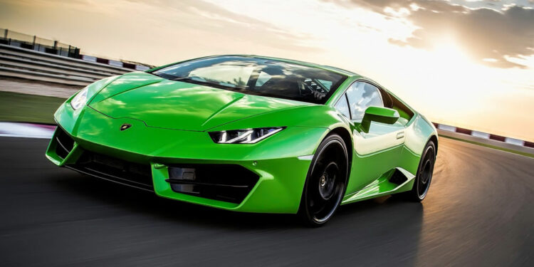 Ысык-Көлдөн жол эрежесин бузган Lamborghini Бишкекте кармалды