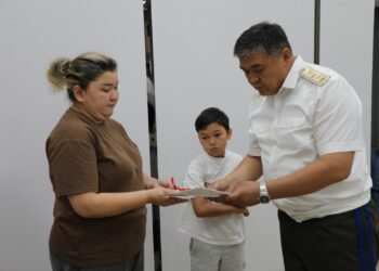 Даниэль Ажиевдин жубайына батир жана унаа берилди