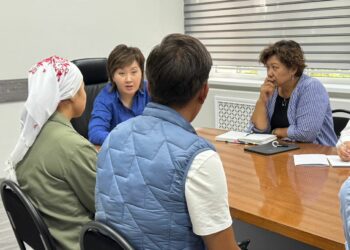 Кайнатасы тарабынан зордукталып жүргөн келин. Үрөй учурган маалыматтар айтылды