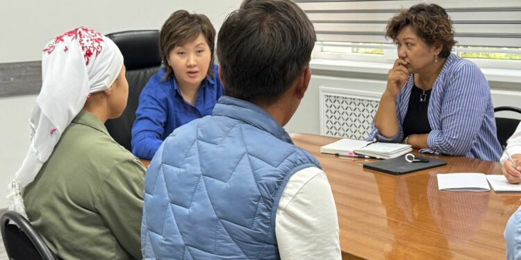 Кайнатасы тарабынан зордукталып жүргөн келин. Үрөй учурган маалыматтар айтылды