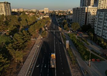 Ахунбаев көчөсүнүн оңдолгон бөлүгү унаа кыймылы үчүн ачылды