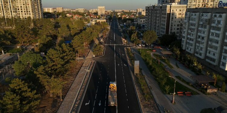 Ахунбаев көчөсүнүн оңдолгон бөлүгү унаа кыймылы үчүн ачылды