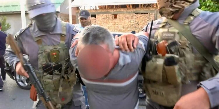 Ошто милиция кызматкери пара талап кылууга шектелип кармалды