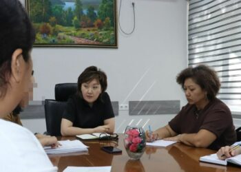 «Телефонун тартып алып, баңгизат берген». Бишкекте 15 жаштагы кыздын сойкулукка мажбурланышы боюнча маалымат беришти