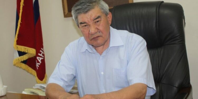 Депутат Үсөн Сыдыковго Кыргыз Эл Баатыры наамын ыйгарууну сунуштады