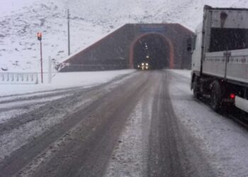 Төө-Ашууда кар жаап жатат (видео)