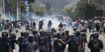 Непалда соцтармактар бөгөттөлгөн соң нааразычылык акциясы башталып, 19 адам каза болду