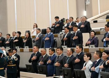 Жогорку Кеңешти таратууну демилгелеген депутаттардын тизмеси жарыяланды