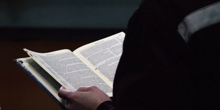 Өзбекстанда түрмөдө китеп окугандар үчүн жаза мөөнөтү кыскартылат