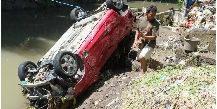 Балидеги суу ташкындан 14 адам каза болду