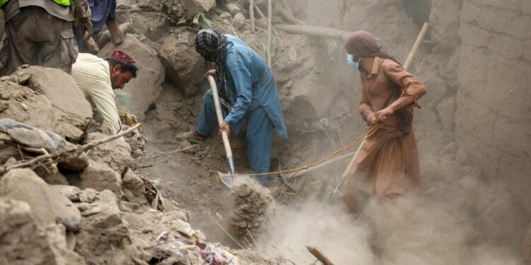 Ооганстанда жер титирөөдөн каза болгондордун саны 2200дөн ашты