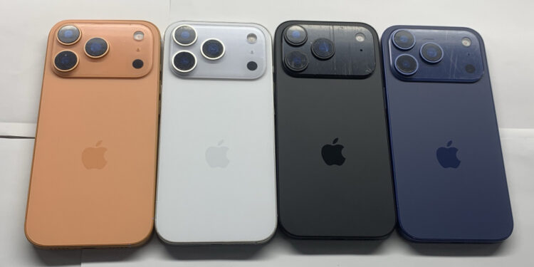 iPhone 17 үлгүсүндөгү телефон коомчулукка көрсөтүлдү