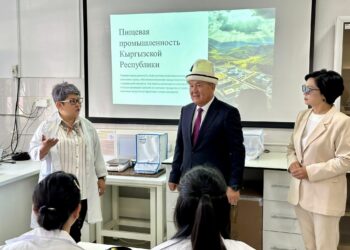 «Эмнеге 6 студент жок?». Ош мэри университетке барып, журнал текшерди