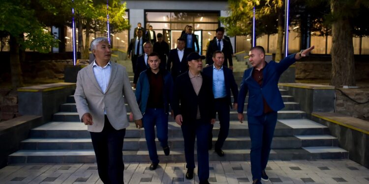 Садыр Жапаров «Улан» балдардын ден соолугун чыңдоо борборун көрүп чыкты